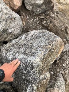 Spodumene in dyke hosted by pegmatite